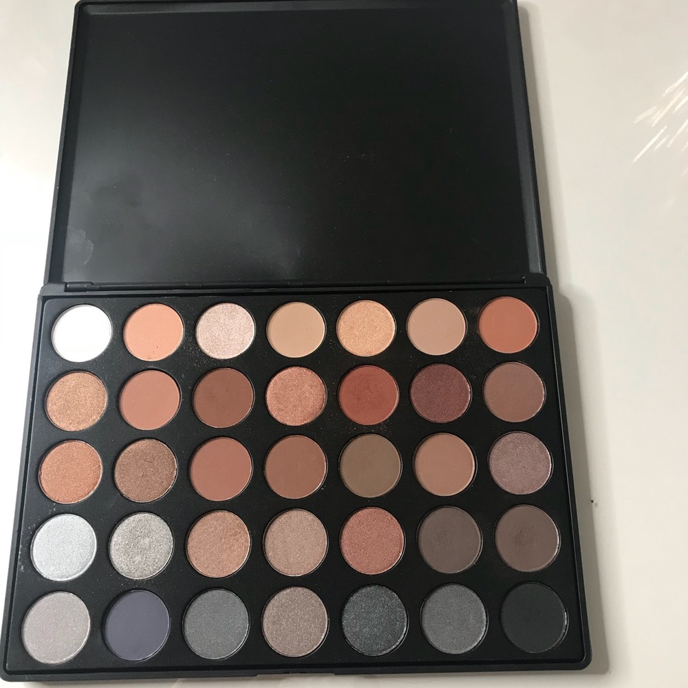 Mbm cool tones eye shadow palette